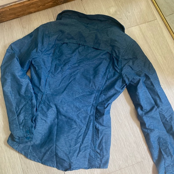 The North face sinched long sleeve - Picture 9 of 12